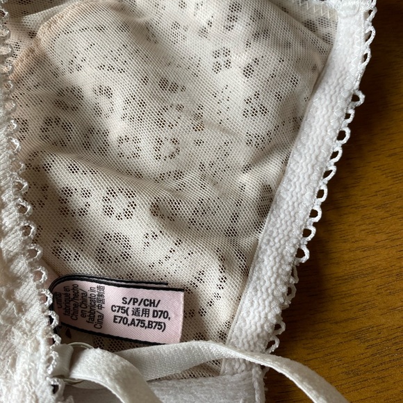 Pullover Lace Bra - Picture 10 of 10